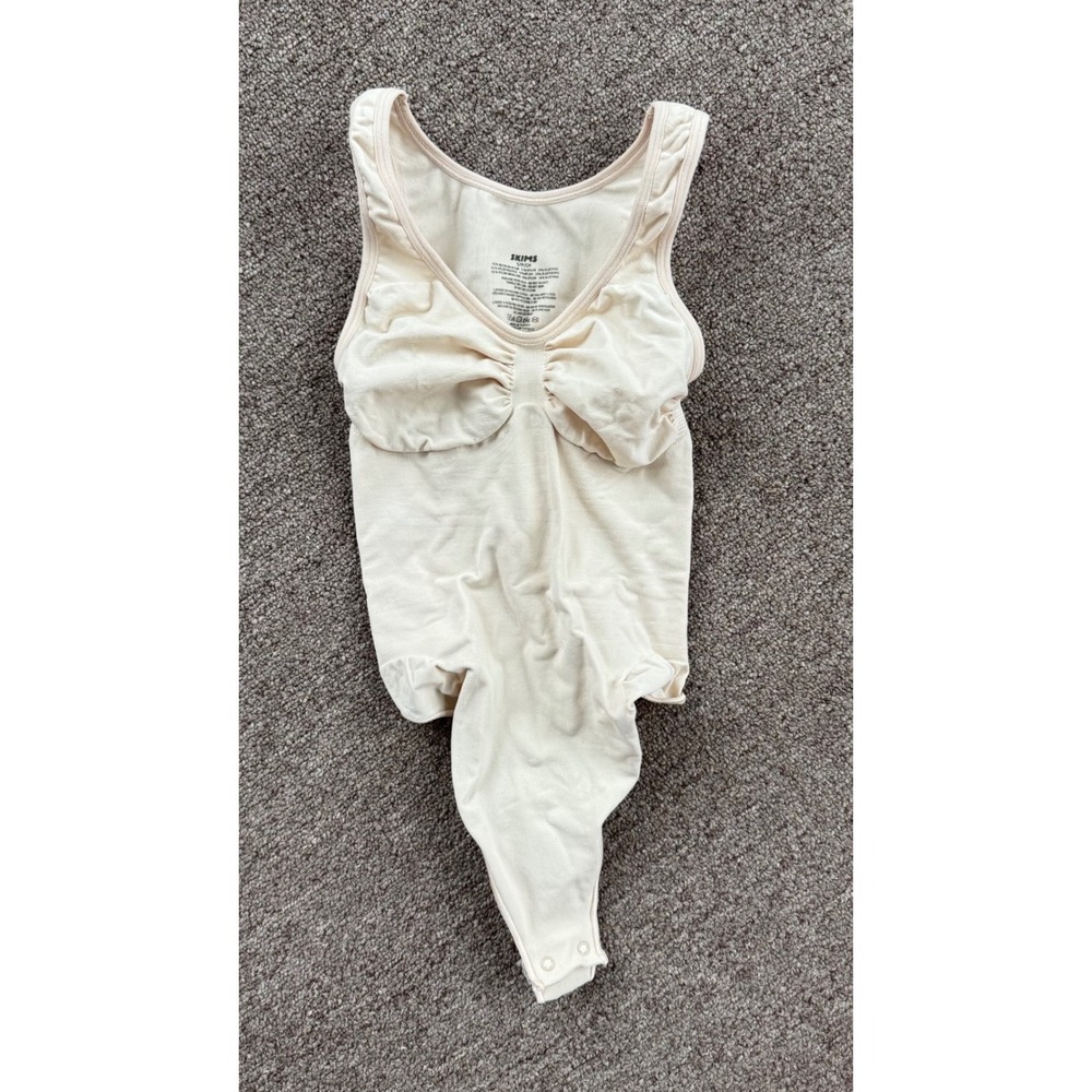 SKIMS Sculpting‎ Thong Bodysuit Sand Nude V-Neck Sleeveless Size S Small